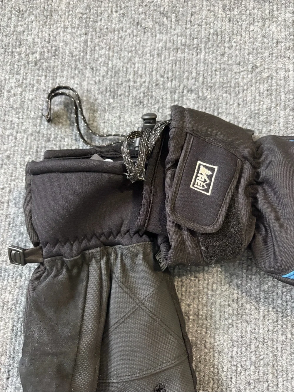 REI Women’s Winter Ski Snow Gloves Size S Black Blue Insulated Water Resistant